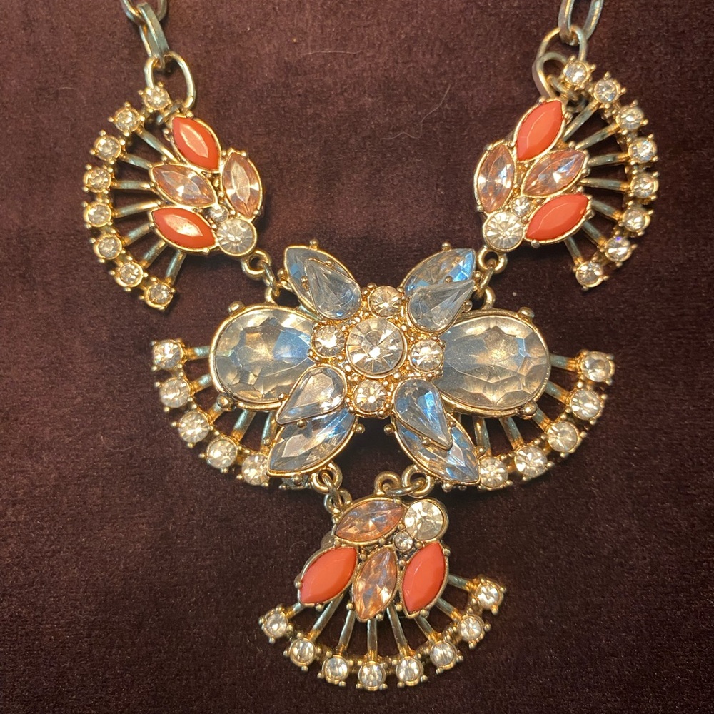 STATEMENT NECKLACE - Picture 2 of 3